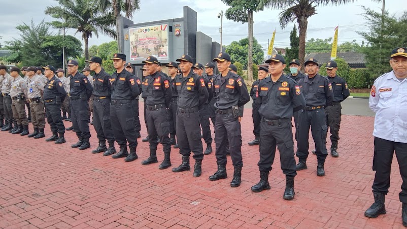 MENGIKUTI GIAT APEL GELAR PASUKAN HUT DATPAM  KE-42